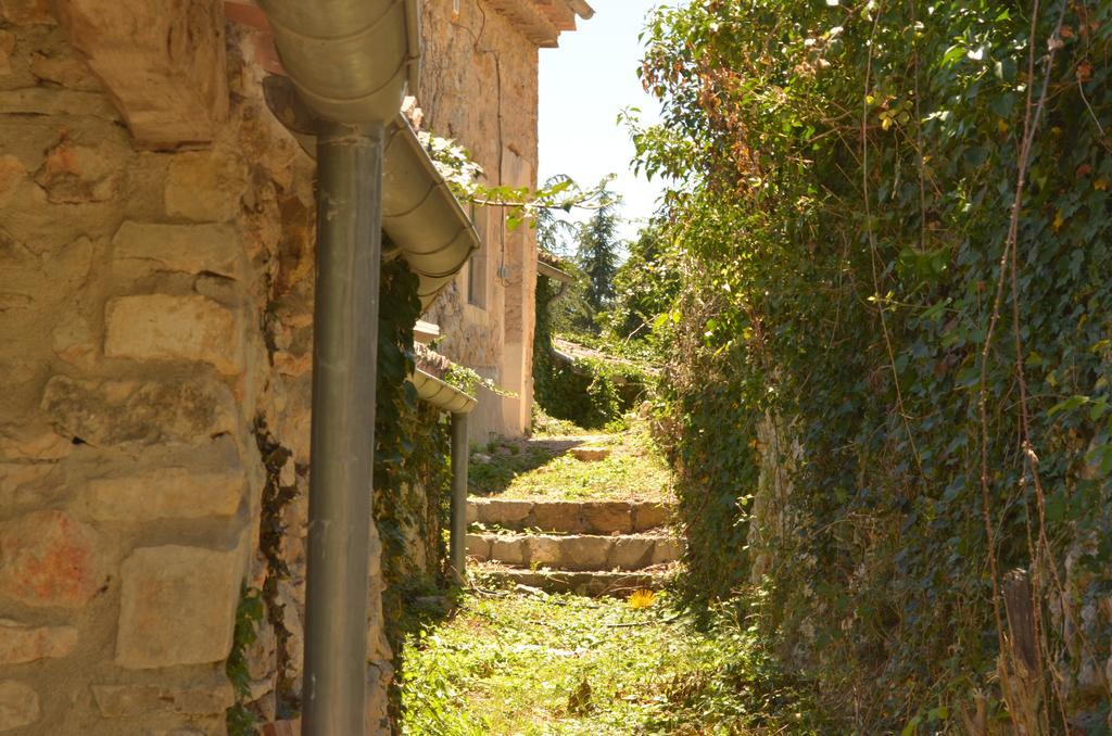 Gites La Ferme Accrochee A La Colline Lagorce  Bagian luar foto